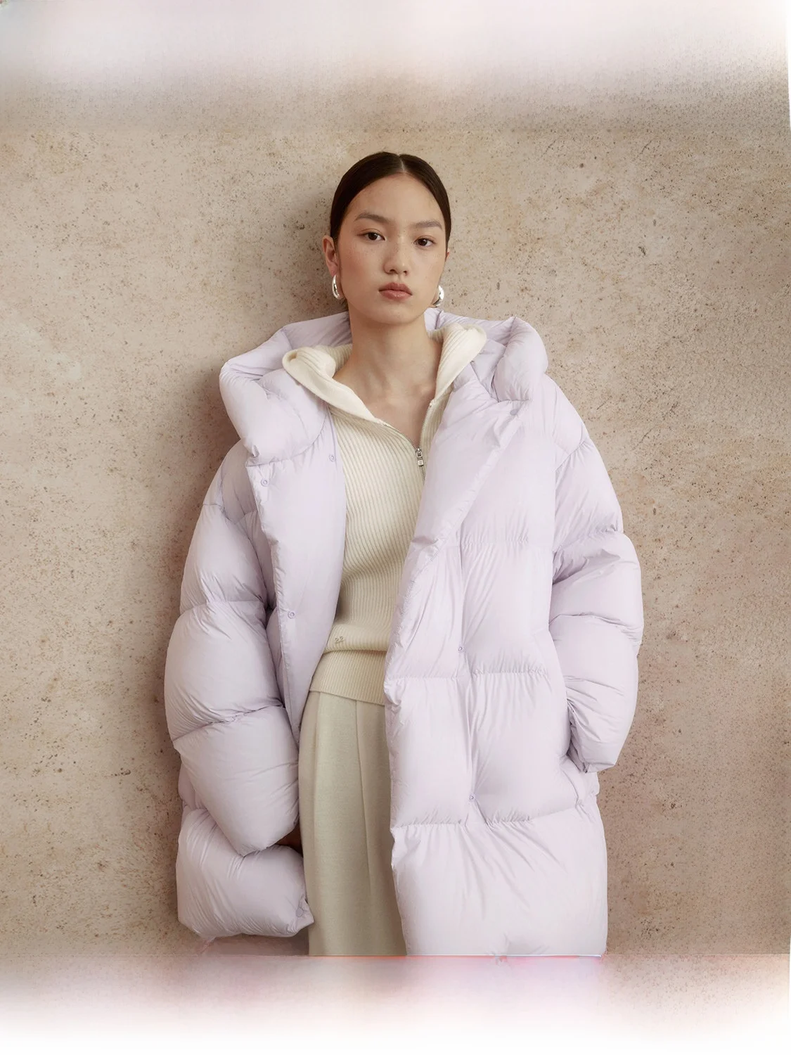 

Женская зимняя куртка-пуховик из чешского белого гусиного пуха: очень милая, объемная, для повседневной носки, с высоким содержанием пуха