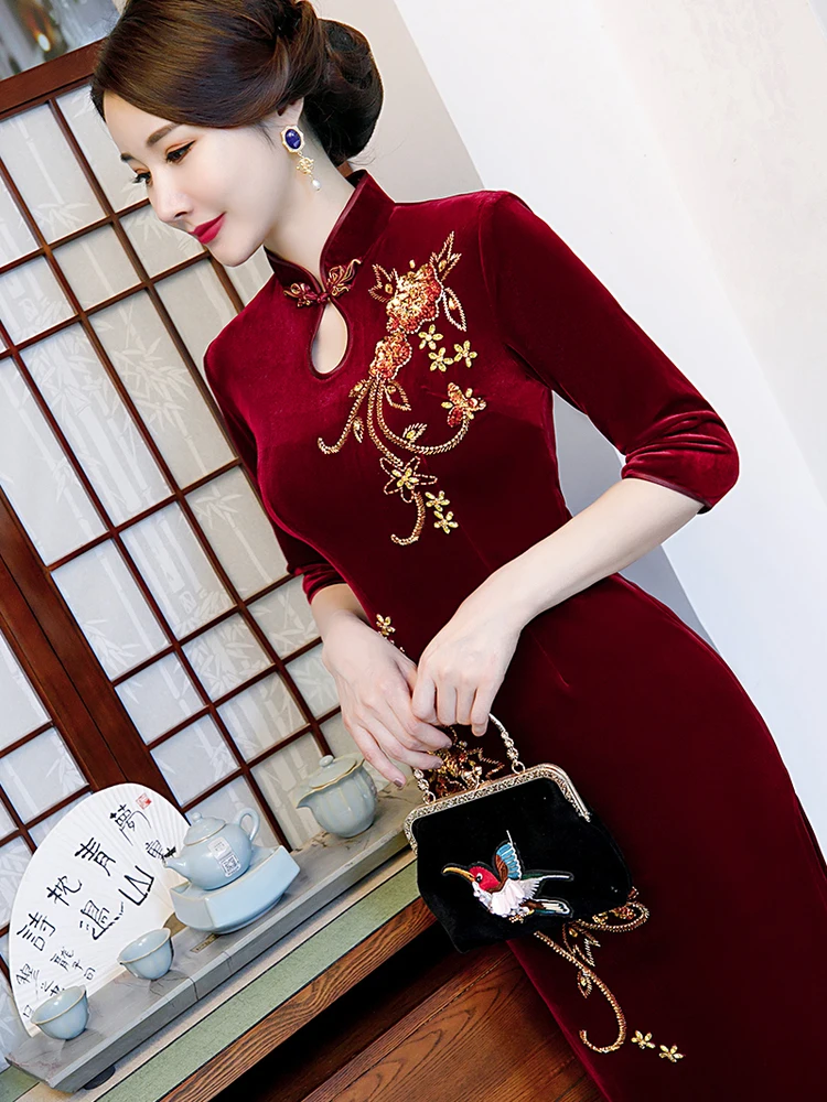 

Осенний свадебный наряд: Длинное красное бархатное платье-ципао цвета вина для свекрови, китайская мода