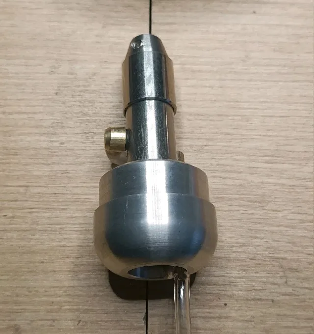 Ferramenta pneumática para escultura em metal - Lâmina intercambiável padrão com alça dourada e controle manual ​