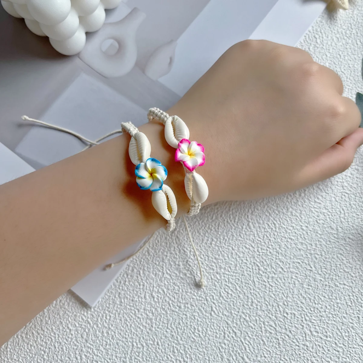 سوار على شكل زهرة من السيراميك الناعم متعدد الألوان مكون من 12 قطعة، نمط عطلة الشاطئ، أزياء ركوب الأمواج، سوار قابل للتعديل للسيدات