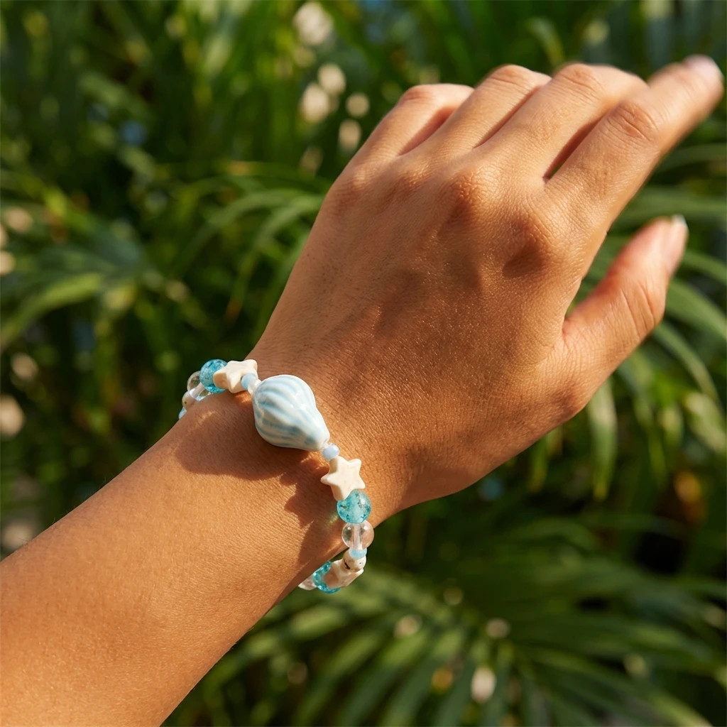 Sommerliches Armband im Ozean-Stil: Blaues Muschel-Perlenarmband für Damen mit Seestern-Anhänger, dehnbarer Armreif, Urlaubs-Strandschmuck, Ästhetik – Detail 5