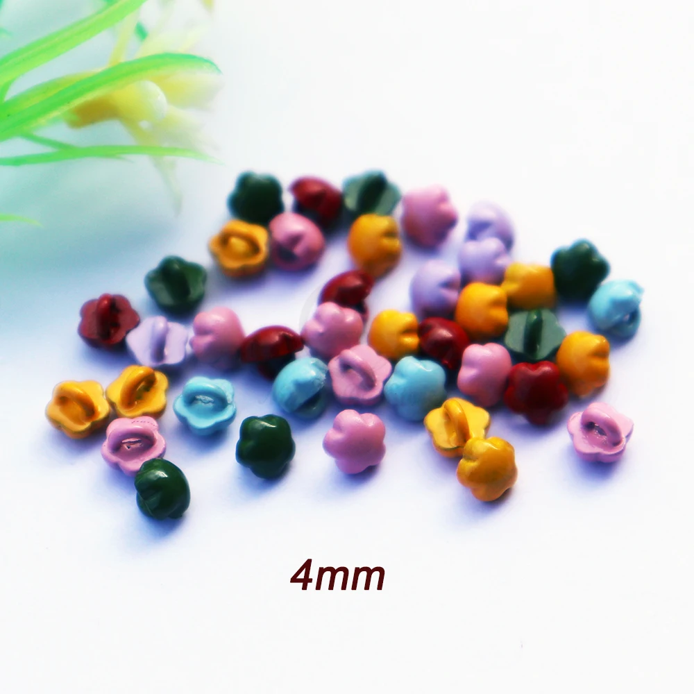 50 stücke 4mm Mini Blume Tasten Schaft Gemischten Farben Tiny Metall Kleine Puppe Kleidung Taste BJD Puppe Tuch Zubehör