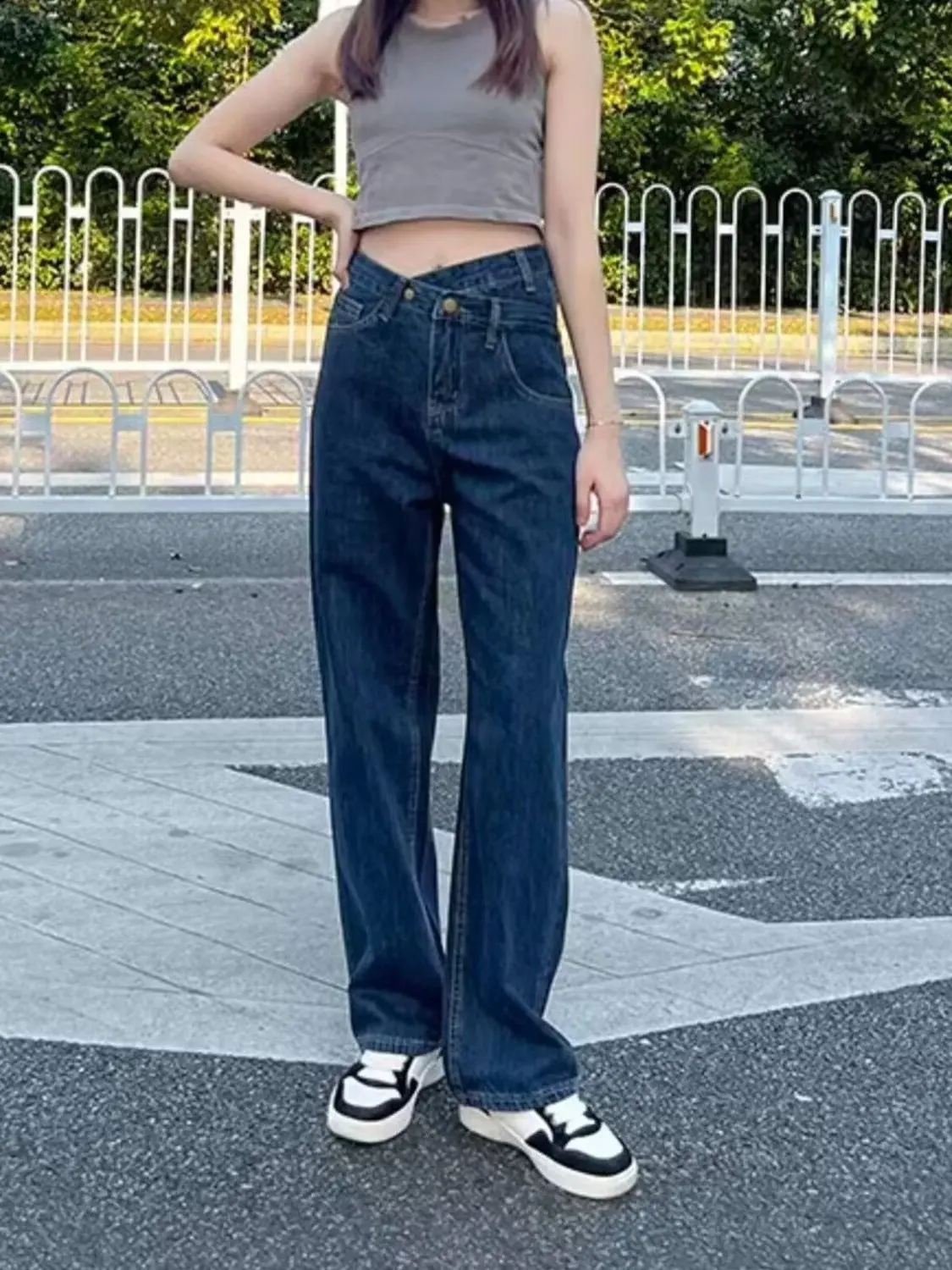 High Waist Wide Leg Denim Jeans Asymmetrical Design Slimming Straight Leg Pants for Pear Shaped Women Autumn 2026 Collection