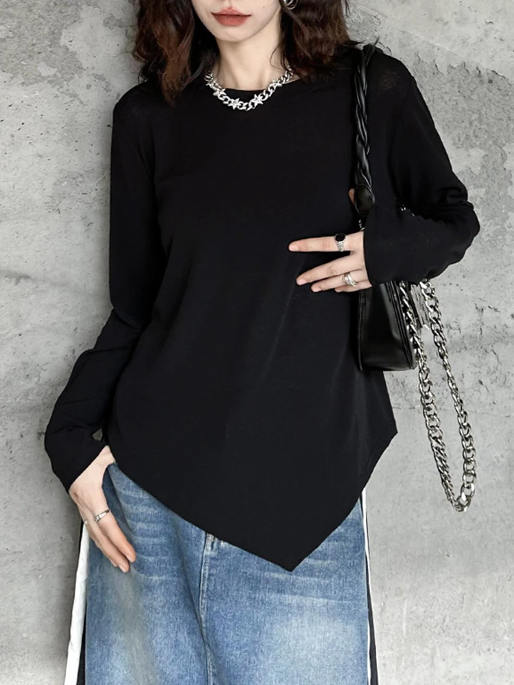 [EAM] Women Black White Brief Irregular Hem Casual T-shirt New Round Neck Long Sleeve Fashion Tide Spring Autumn 2024