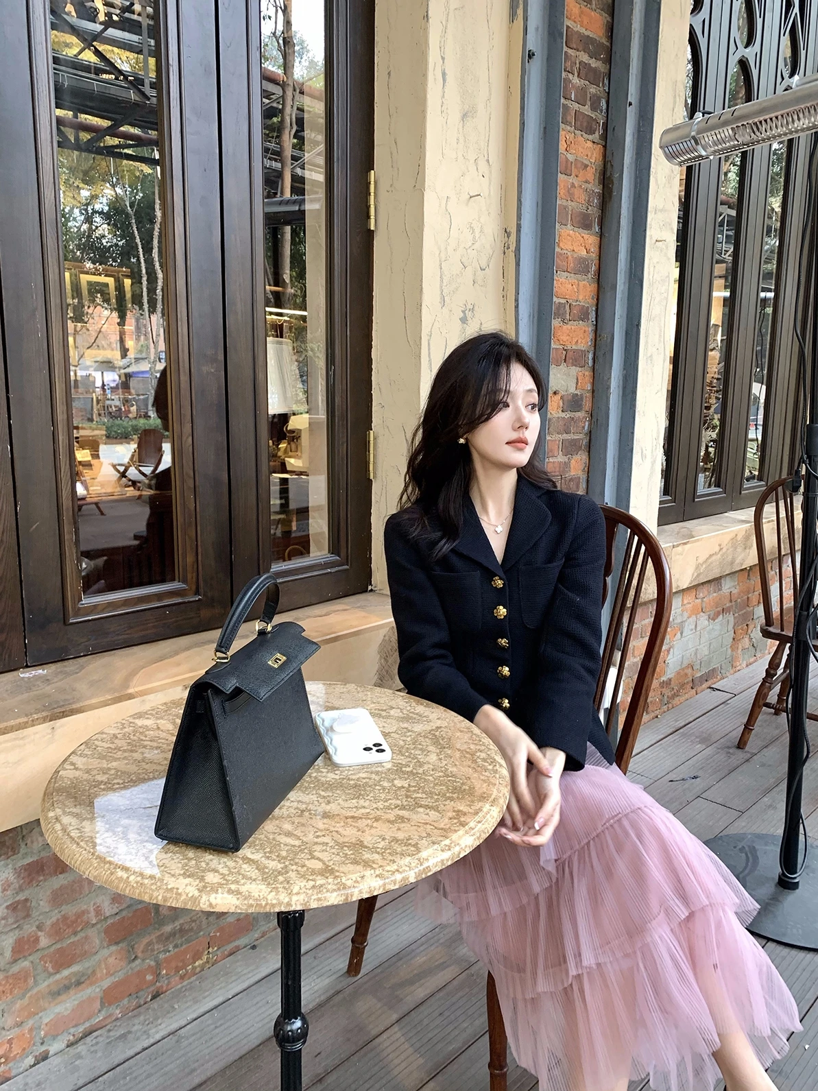 

Женский деловой повседневный пиджак Syeee Busin с прямыми штанинами, приталенный, с золотыми пуговицами в виде камелии, короткое пальто для офиса и поездок на работу, черный.