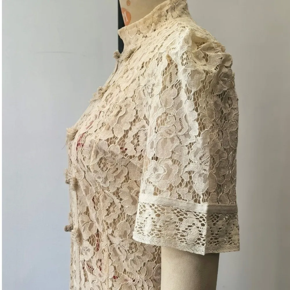 Kurze Bluse mit Puffärmeln und Spitze, schmal geschnitten, mit Spitze und Muster, Hemd mit Froschknöpfen im chinesischen Stil, Damenoberteil, Büro-Lady – Detail 8