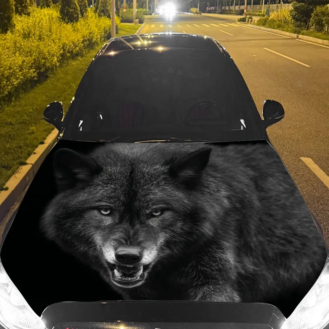 Autocollants de voiture loup noir avec une Expression féroce, ensemble contre un fond sombre sur le bord de la route, autocollant pour capot de voiture, auto-adhésif imperméable