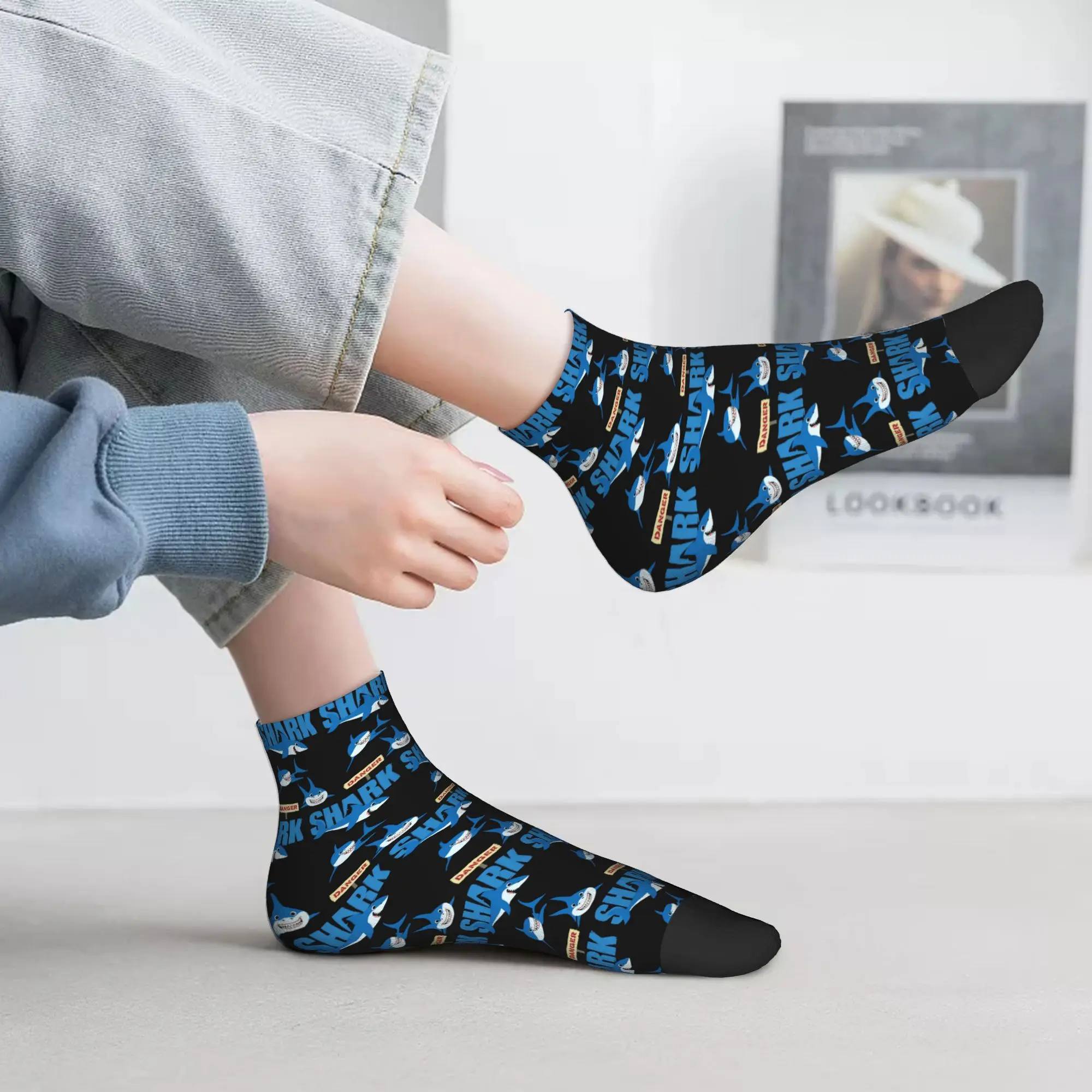 

All Seasons Funny Shark Danger - Crazy Sark Lady Socks Harajuku Впитывающие пот носки для экипажа Хип-хоп чулки для мужчин и женщин Подарки