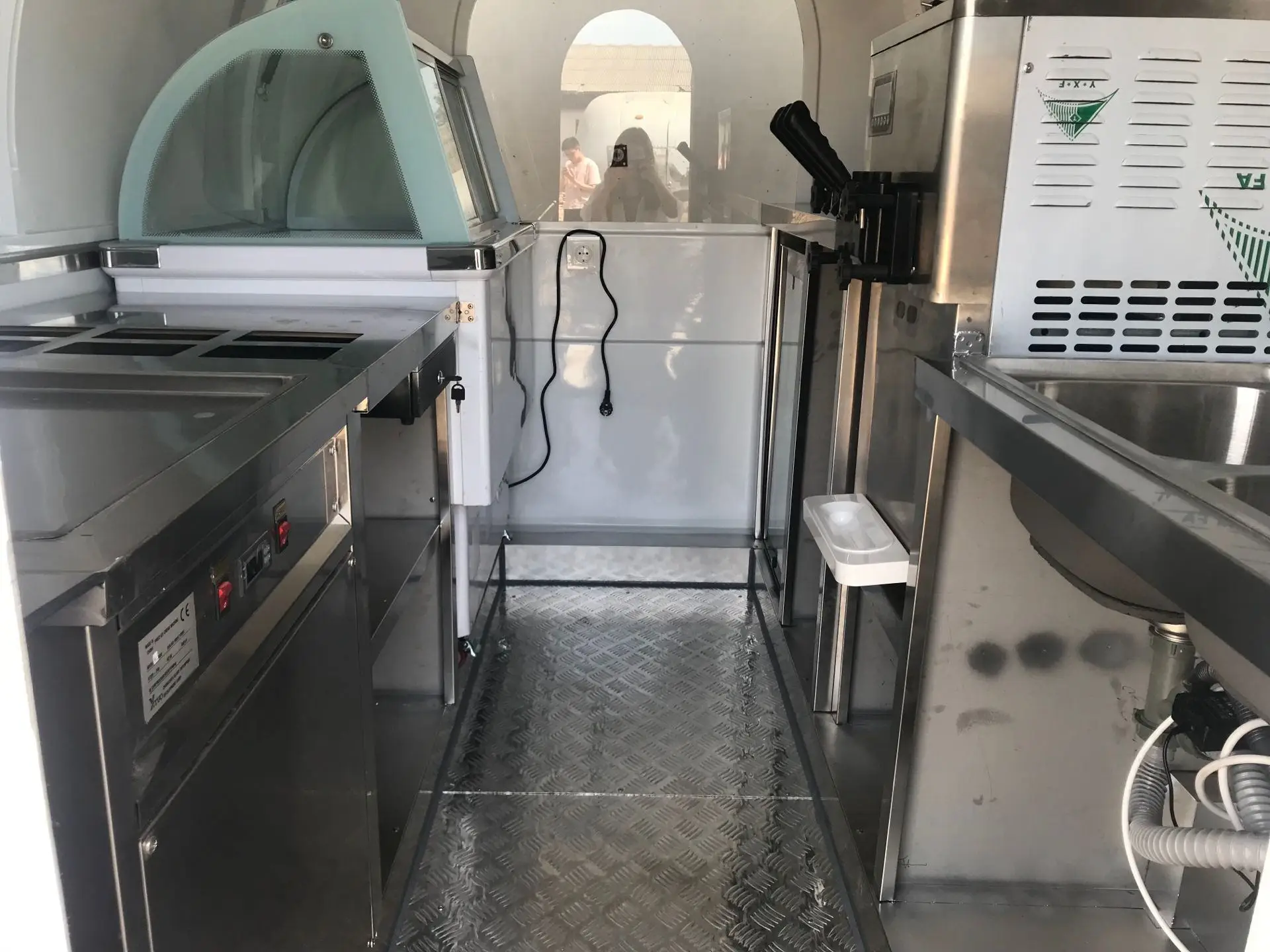 Outdoor mobile trailer fully equipped mobile kitchen taco coffee street food truck double axles round shape customized cart