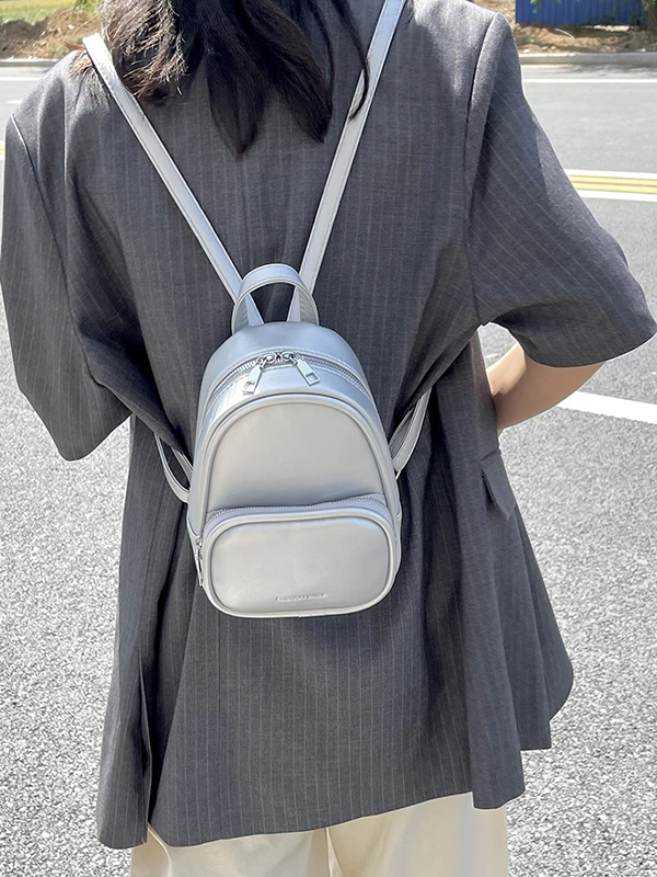 حقيبة ظهر صغيرة أنيقة للسفر للنساء، تصميم جديد لعام 2025، حقيبة لطيفة متعددة الاستخدامات بحمالتين، سطح ناعم وبطانة من البوليستر