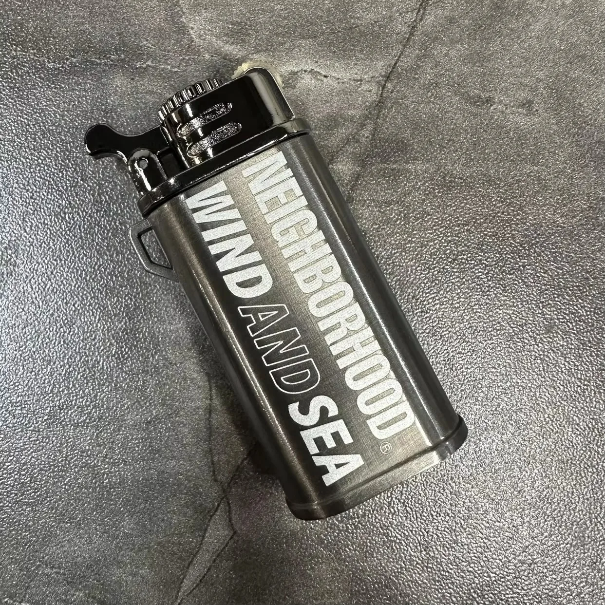 Creative Trendy Brand Metal Grinding Wheel Gas Windproof Lighter With Unique Design Compact and Personalized Blue Torch Lighter