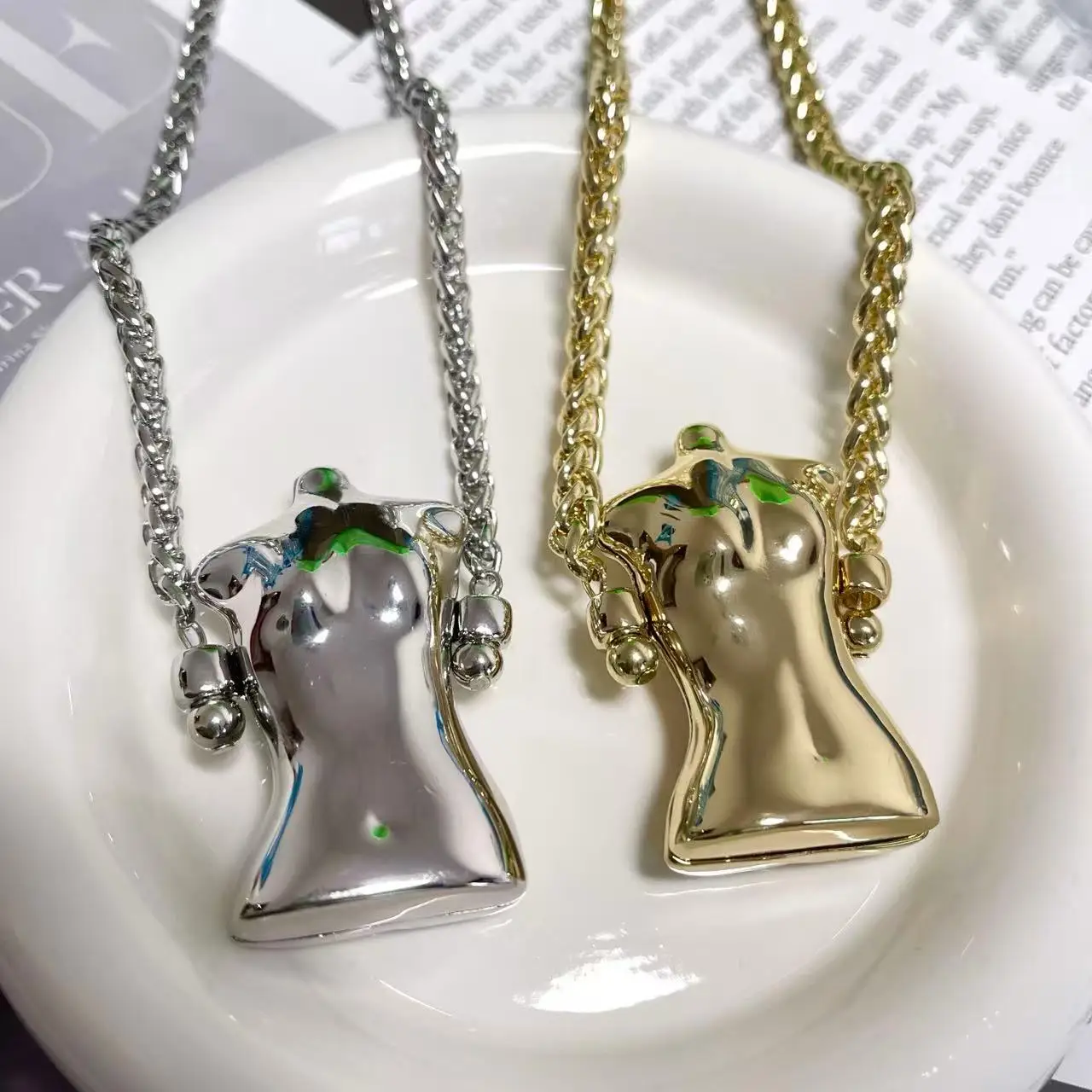 Fashion Exaggerated Abstract Female Body Necklace Hip Hop Punk Metal Pendant Women Clavicle Chain Party Jewelry Gift