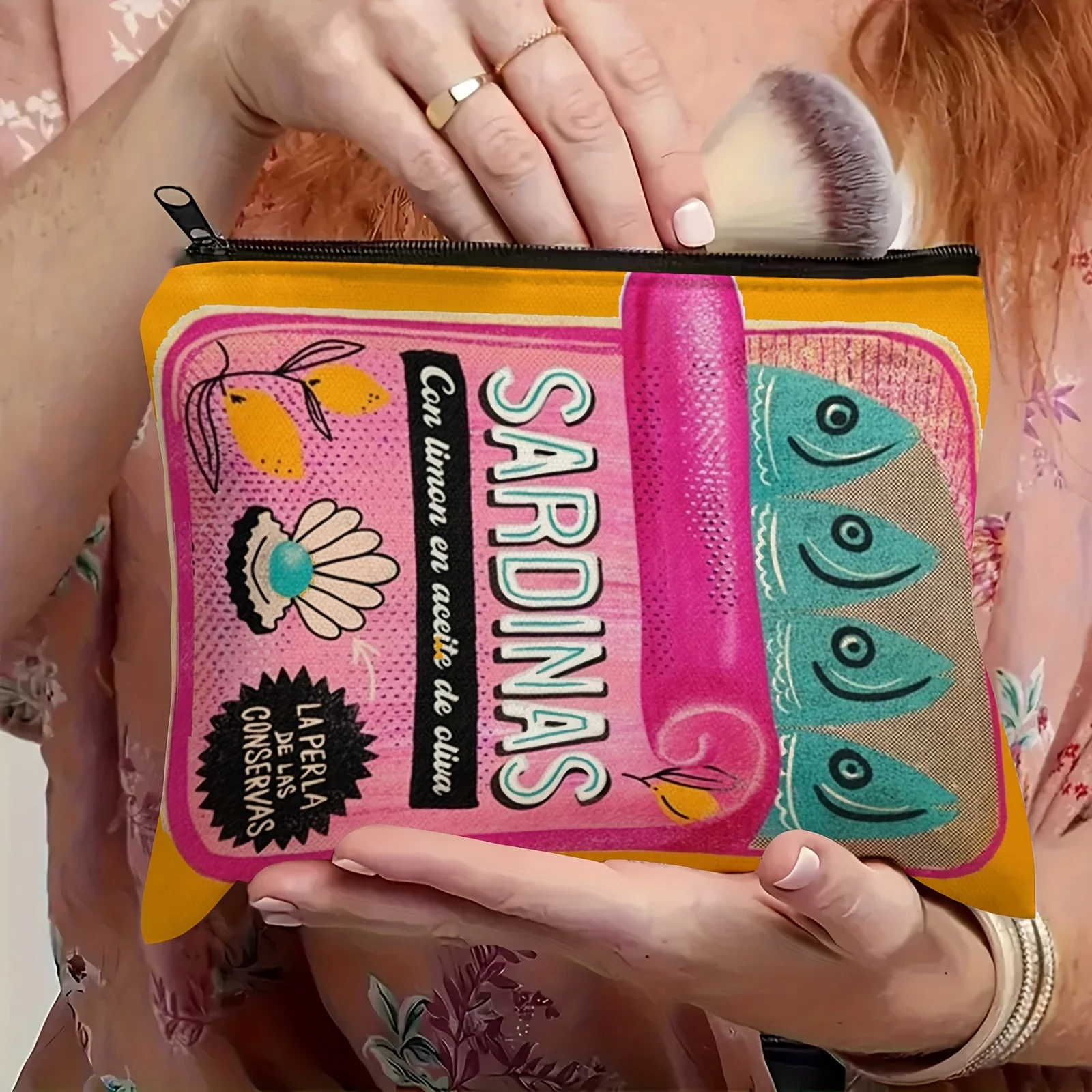 حقيبة مستحضرات التجميل خفيفة الوزن وقابلة للغسل بسحاب على شكل سمكة ملونة ومنظم للسفر وخفيفة الوزن وقابلة للغسل يدويًا #2