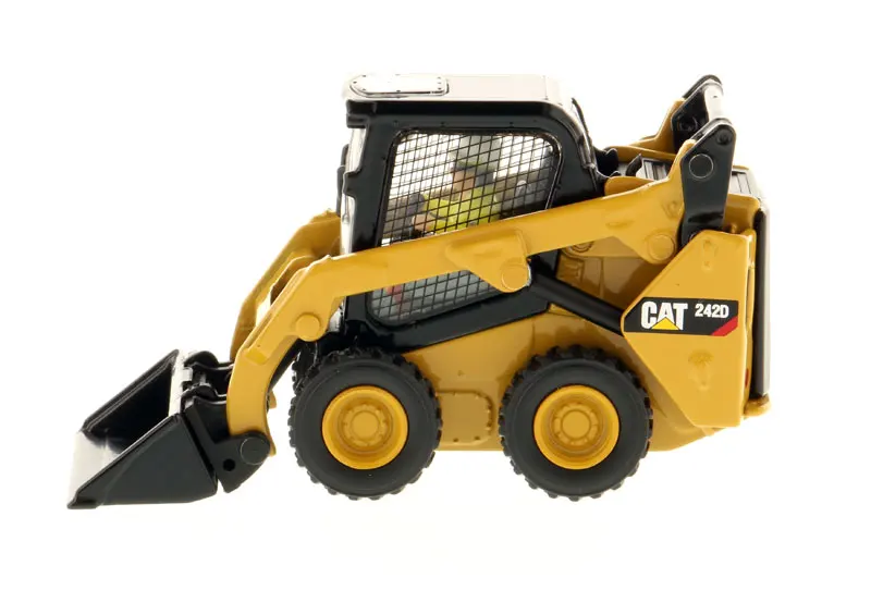 DM 1/50 Scale Cat 242D Compact Skid Steer Loader โดย Diecast Masters สําหรับคอลเลกชันของขวัญ 85525