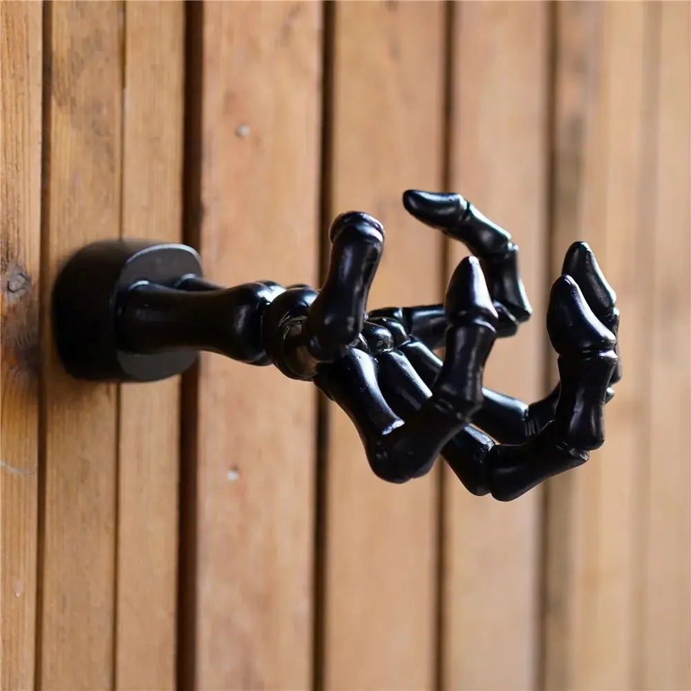 Creative Skull Hand Sculpture Key Storage Hook Wall Mount Resin Skeleton Demon Hand Statue For Funny Gift Halloween Party Decor