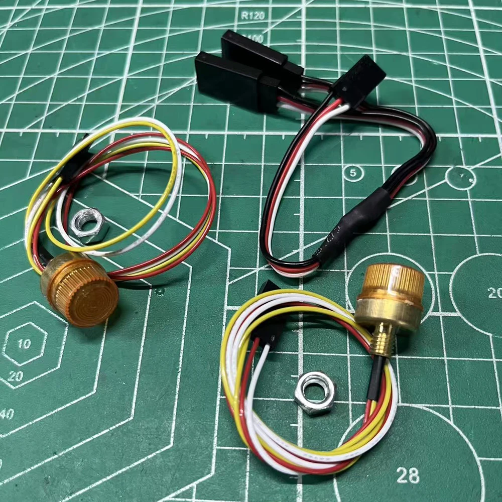 

2Pcs Metal LED Roof Rotating Light Warning Light for 1/14 Tamiya RC Truck SCANIA 770S VOLVO 750 Mercedes-Benz ACTROS 3363 MAN