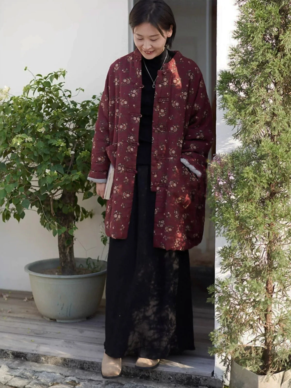 سترة نسائية فضفاضة من القطن الخالص للخريف والشتاء بأزرار سفلية بطباعة صينية عتيقة معطف متوسط الطول مبطن رفيع مع جيوب