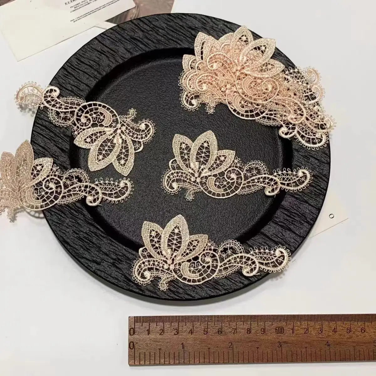 10pcs/lot 6*11cm lesklý béžová černá dutý kvést naklonění šicí motiv venise krajka nášivka pro garment výšivka krajka patche