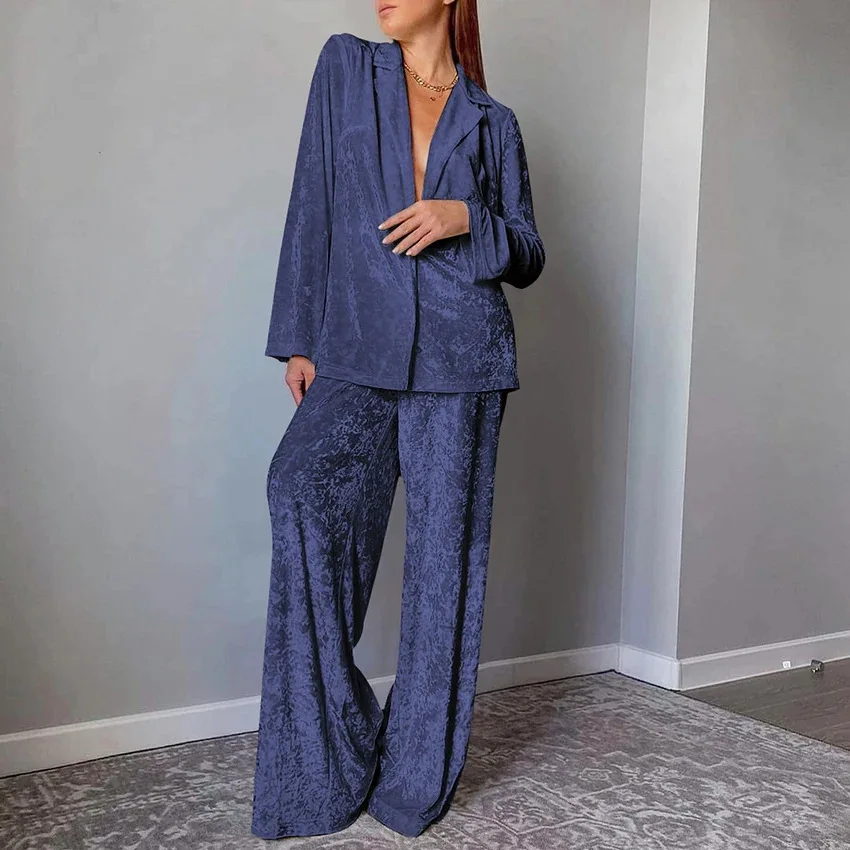 SKMY Autumn And Winter New Fashion Warm Velvet Comfortable Long Sleeve Tops And Pants Sleepwear Two Piece Sets Clothes for Women