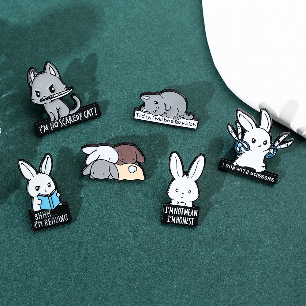 كيتي خنجر دبابيس طية صدر المينا ، مقص ، شارات الكتب ، حقيبة قبعة ، إكسسوارات حقيبة ظهر ، مجوهرات ، أرنب ، أرانب ، دبابيس معدنية أنيقة