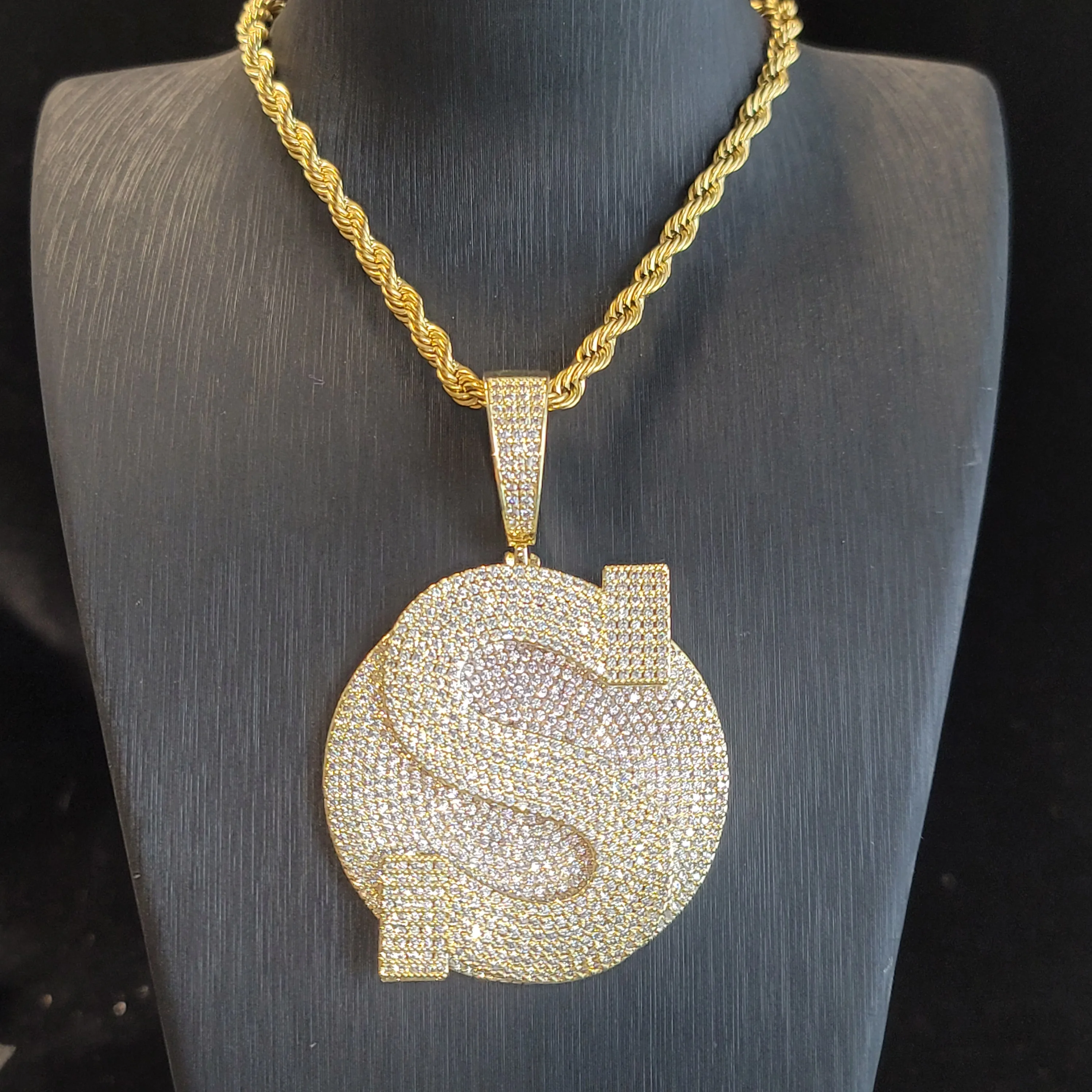 Custom Single Initial Disc Pendant Full Diamonds Round Nameplate Wtih 14mm Miami Cuban Chain Ice Double Layer Hip Hop Jewelry