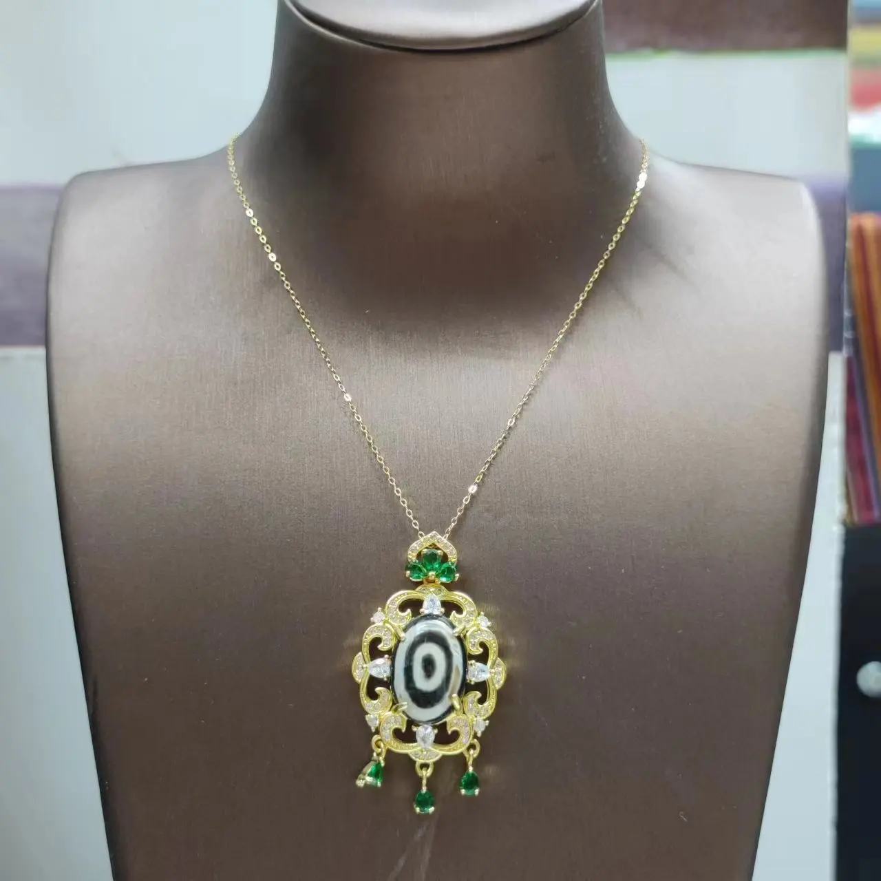 

1pcs/lot natural one-eye onyx dzi necklace gild Set with crystal zircon emerald Vintage court style Amulet exquisite jewelry