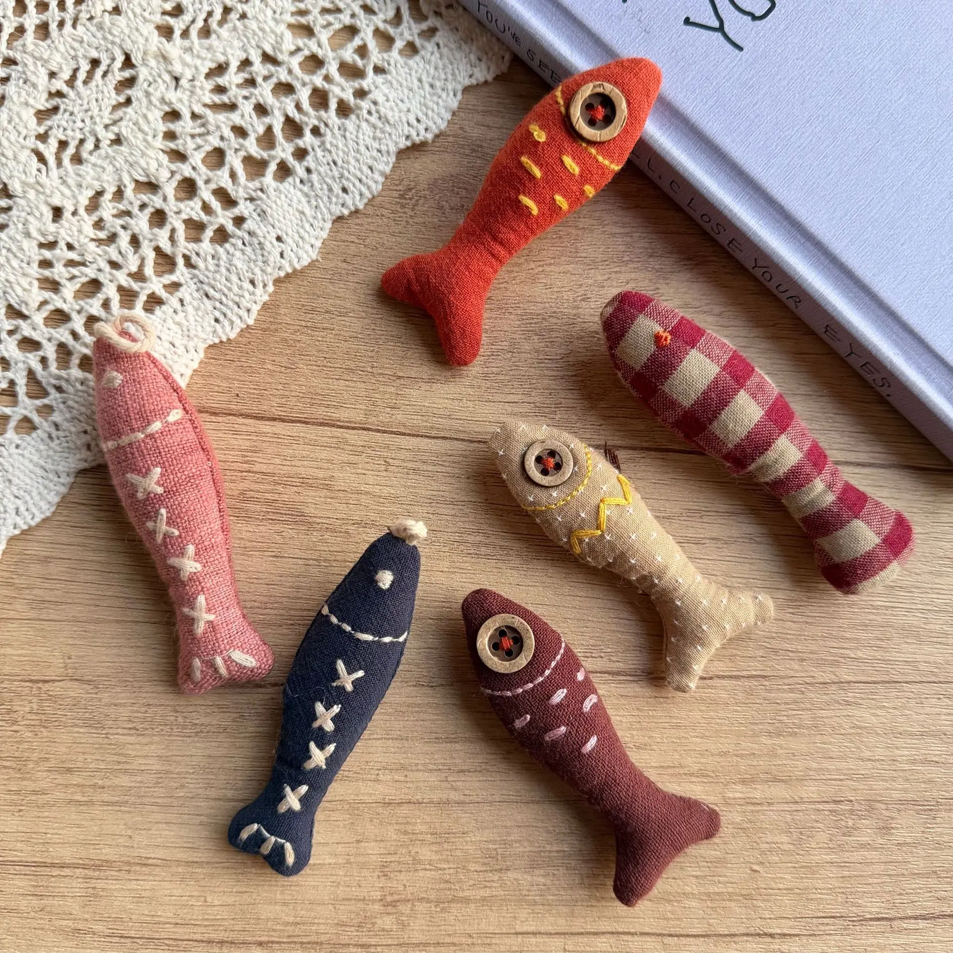 Handmade Stuffed Cotton Small Fish Brooch Pin for Kids Hair Clip Bag Hat Scarf Decoration Cute Versatile High Quality