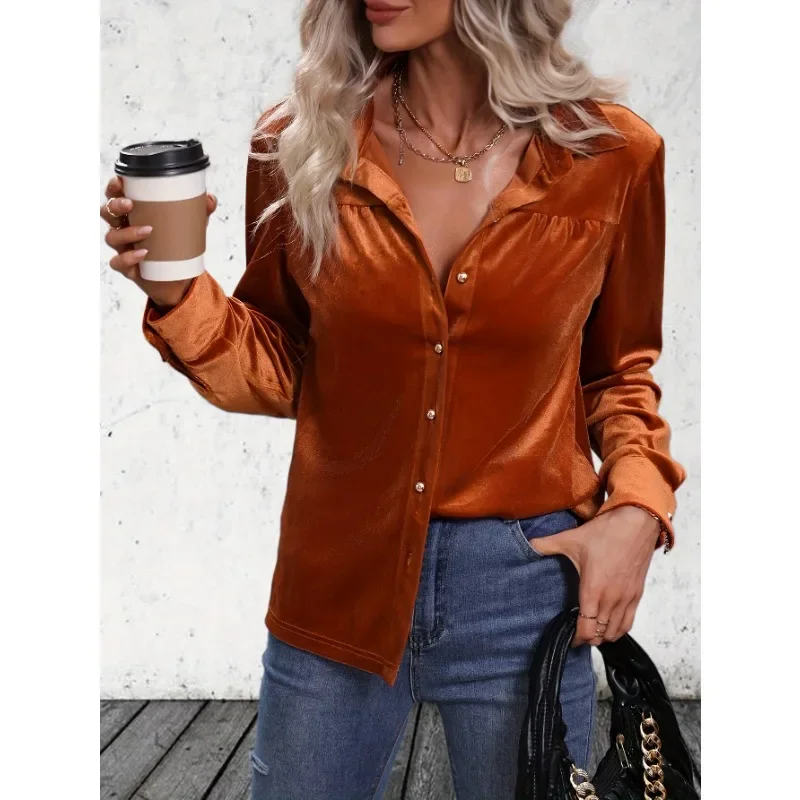 เสื้อเบลาส์แฟชั่นผู้หญิงไซส์ใหญ่ รุ่นใหม่ สำหรับฤดูใบไม้ผลิและฤดูใบไม้ร่วง ผ้ากำมะหยี่ แขนยาว สีพื้น เรียบหรู มีกระดุมและกระเป๋า