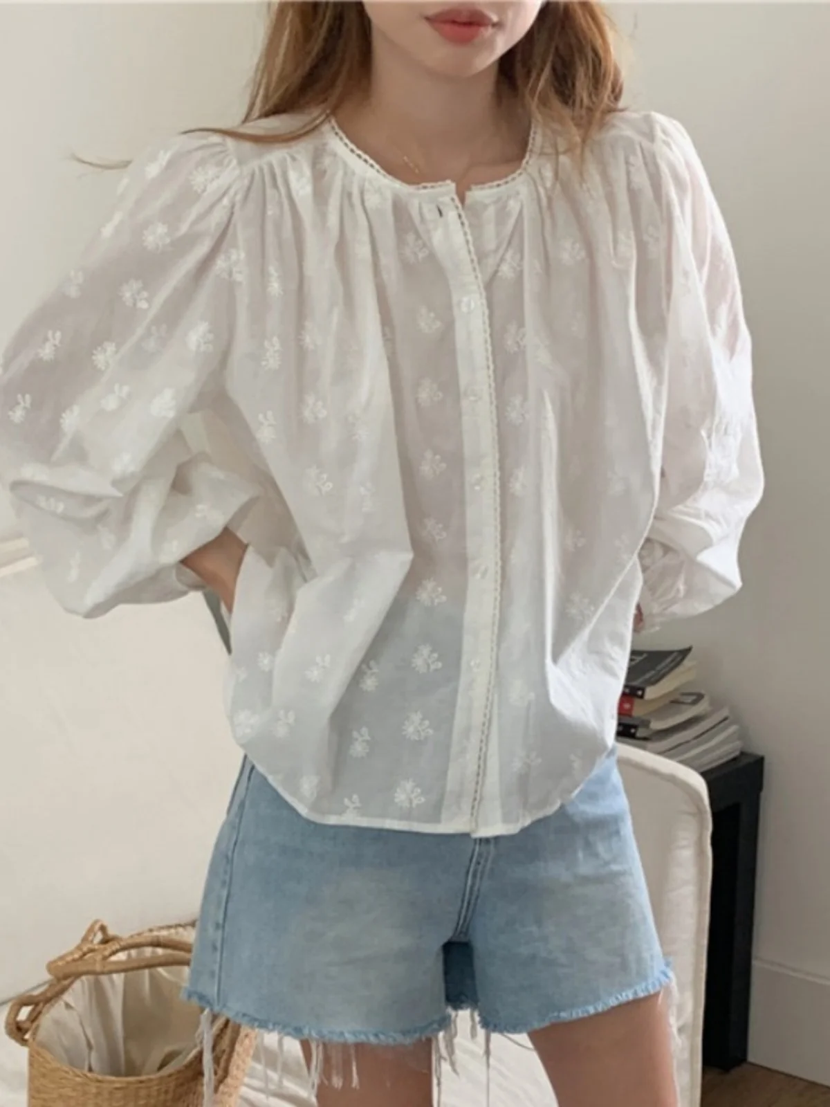 

Chic Early Autumn Korean Sle Long Sve Embroidered Ruffle Patchwork Sweet irt Straight Cut Lantern Sve Casual irt