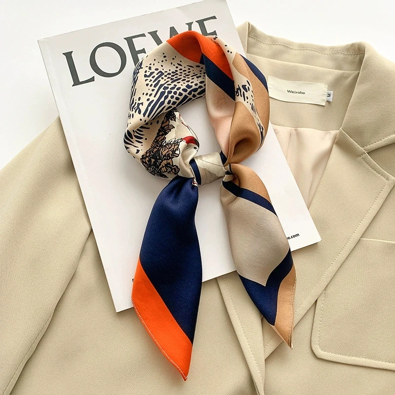 

Весенне-осенний модный шелковый маленький квадратный шарф для женщин, винтажная декоративная шелковая шаль с принтом каретки, 65 см, бандана, платки на голову