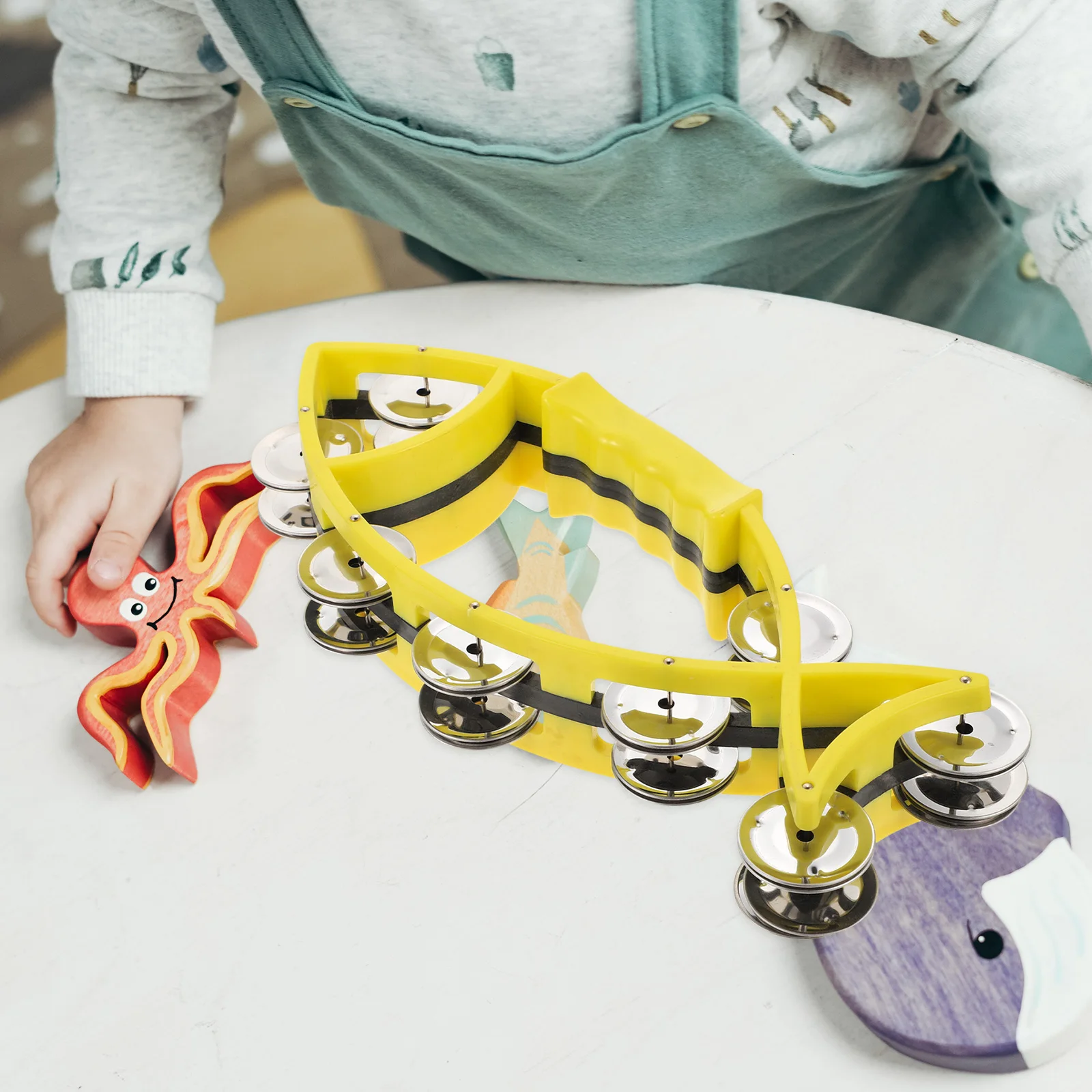 H ベルおもちゃ魚の形グリーン大人楽器ステージパフォーマンスパーカッションおもちゃポータブルパーティータンバリン