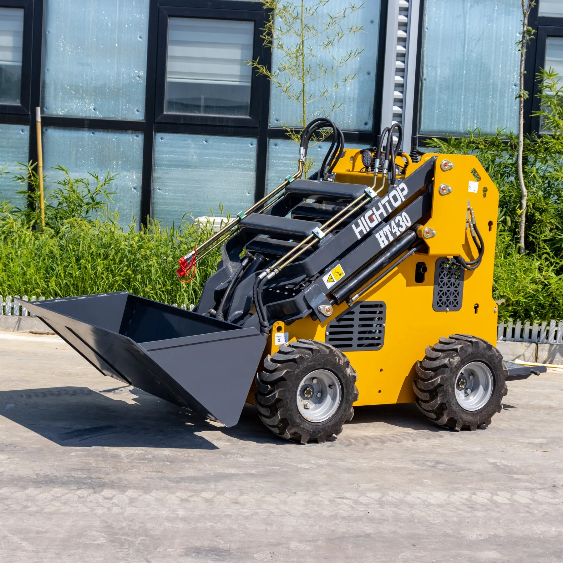 Electric Remote Control Mini Skid Steer Loader for 150 Meters
