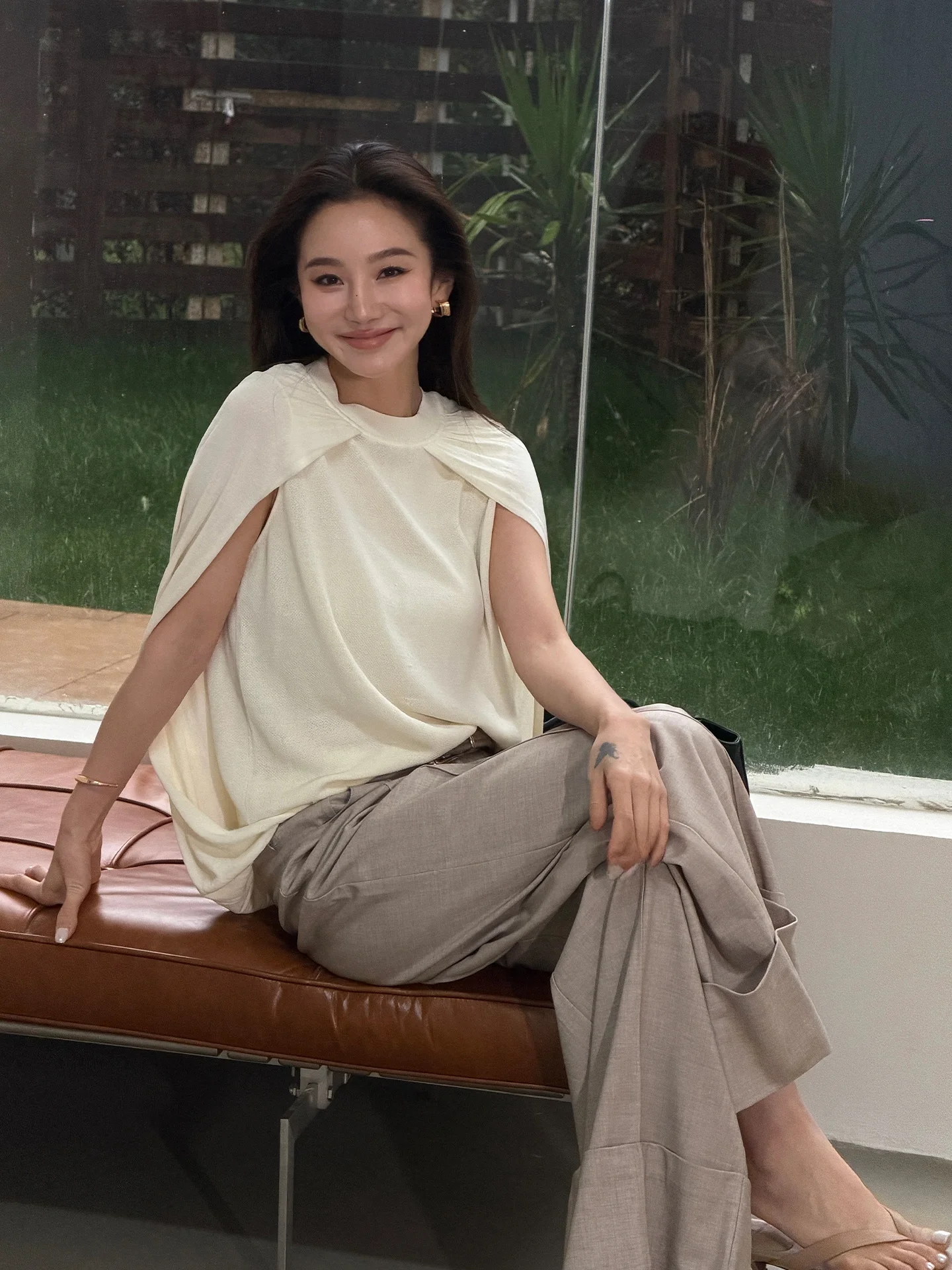 

Lihui'er Minimalist Knitted Sleeveless Cape Top for Women Summer Casual Viscose Nylon Blend Warmth Full round Neck Design