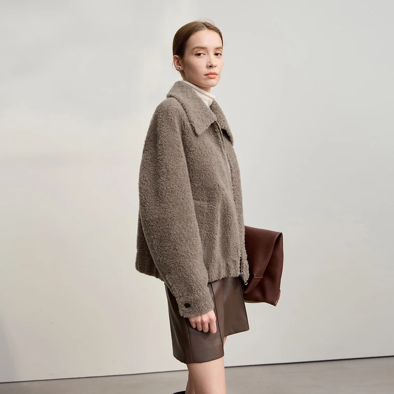 AMII معطف الفرو امرأة 2025 شتاء جديد عيد الميلاد الدافئة كامل الصوف فضفاض جاكيت زيبرا ملابس نسائية غير رسمية متعددة الاستخدامات 12544008