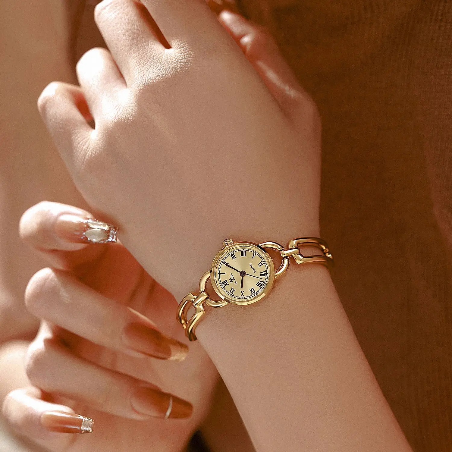 Reloj retro calado para mujer con números romanos, esfera pequeña, pulsera retro refrescante y veraniego, reloj de pulsera genuino para mujer, regalo