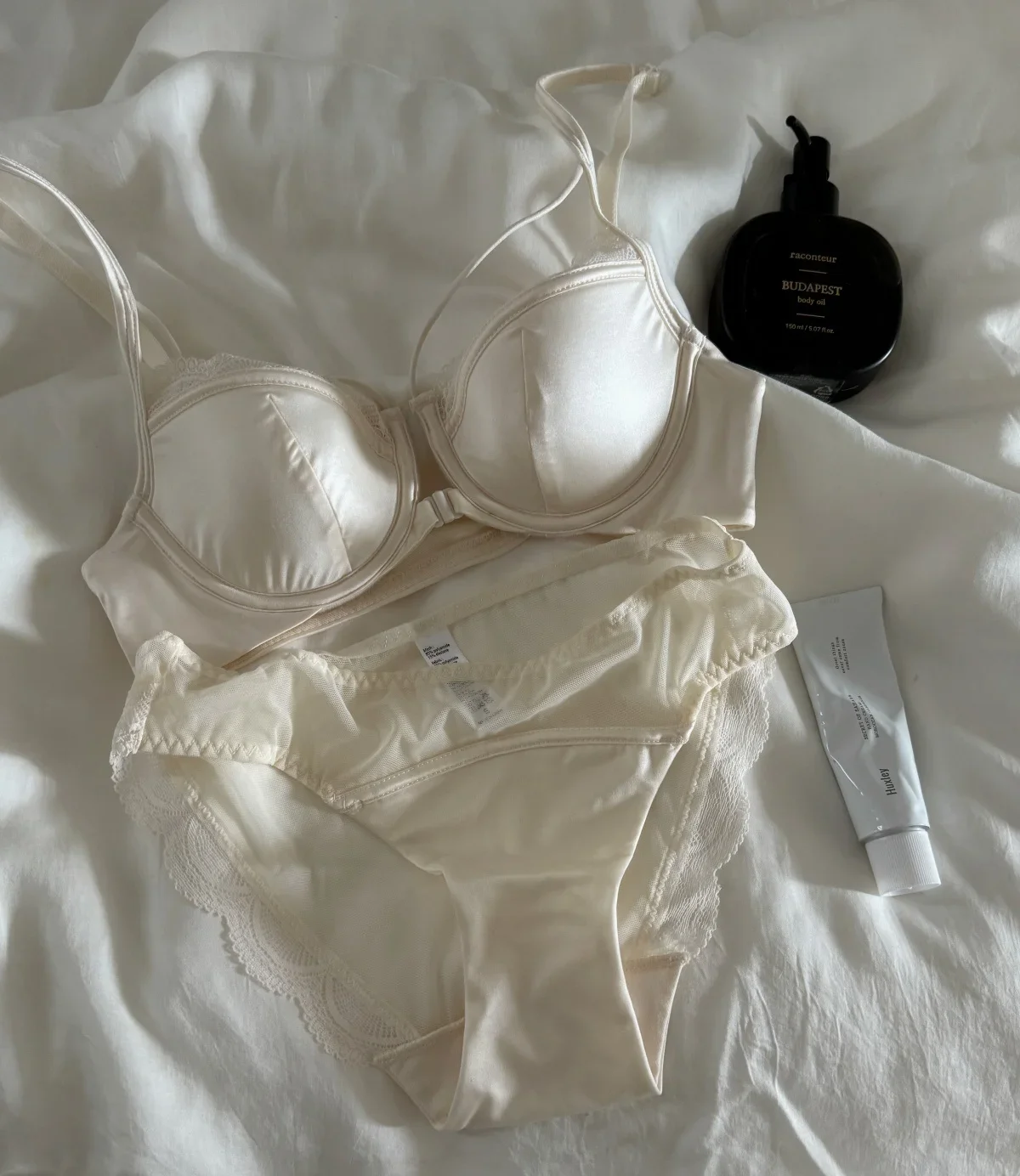 

Нижнее белье с пряжкой спереди, тонкий глянцевый бюстгальтер сзади, антипровисающее нижнее белье с трусами, костюм с поддержкой большой груди, небольшой комплект с бюстгальтером