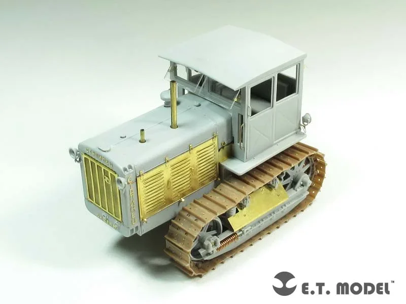 ET modèle 1/35 E35-193 russe ChTZ S-65 tracteur avec engagé