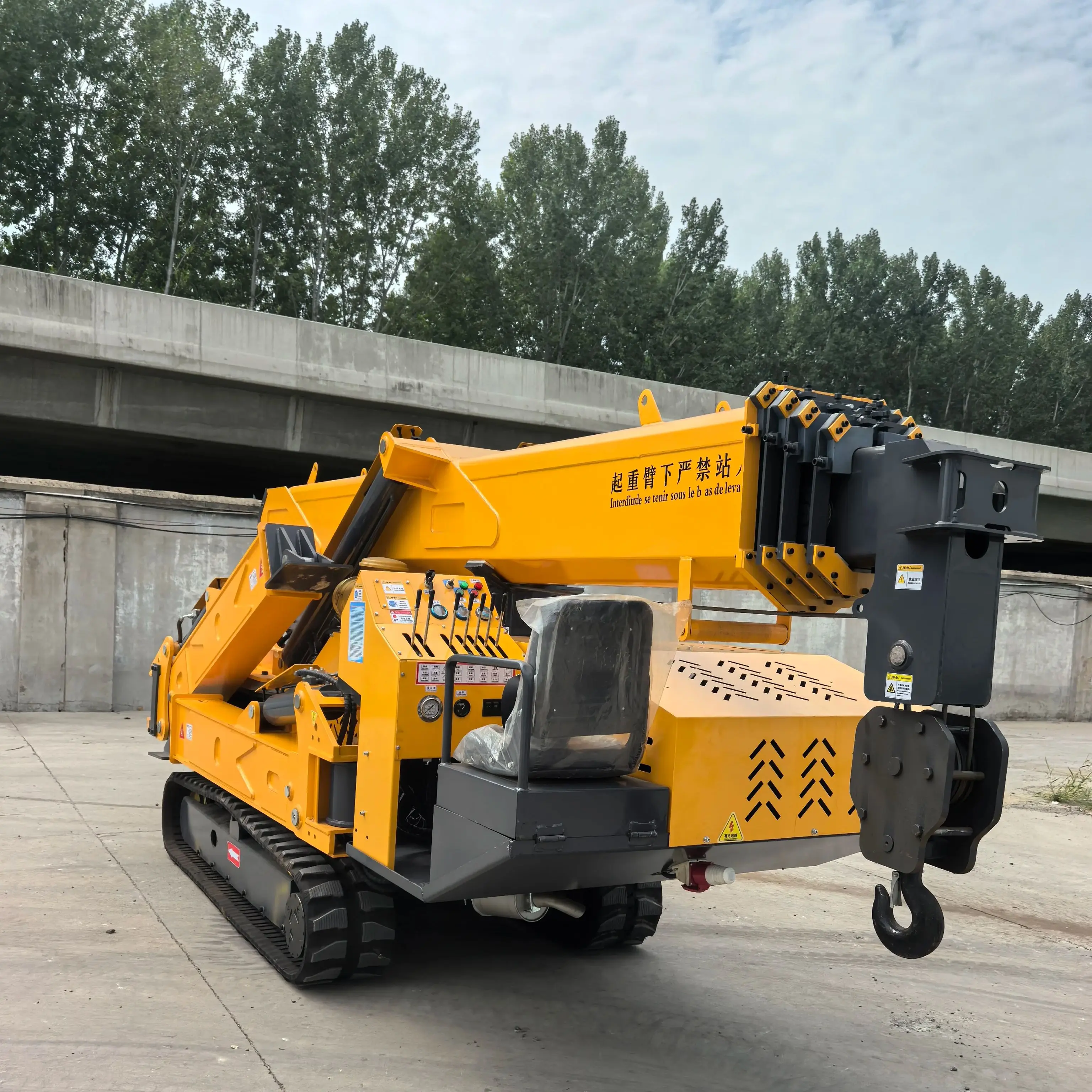 Maßgeschneiderter, maßgeschneiderter 8t Agile Mini Spider Crawler Crane: 17 m Teleskopboom für Worksites