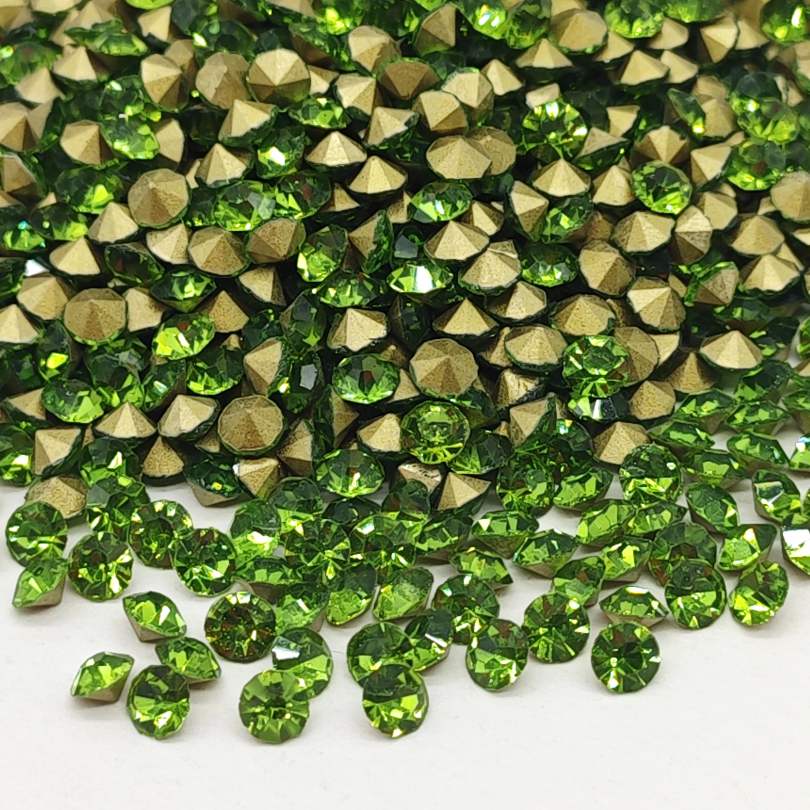 1440Pcs/Package Golden Bottom Pointback Glass Rhinestones Lt.Peridot/Peocock Green/Emerald SS4-SS20 Loose For Nail Art Clothing
