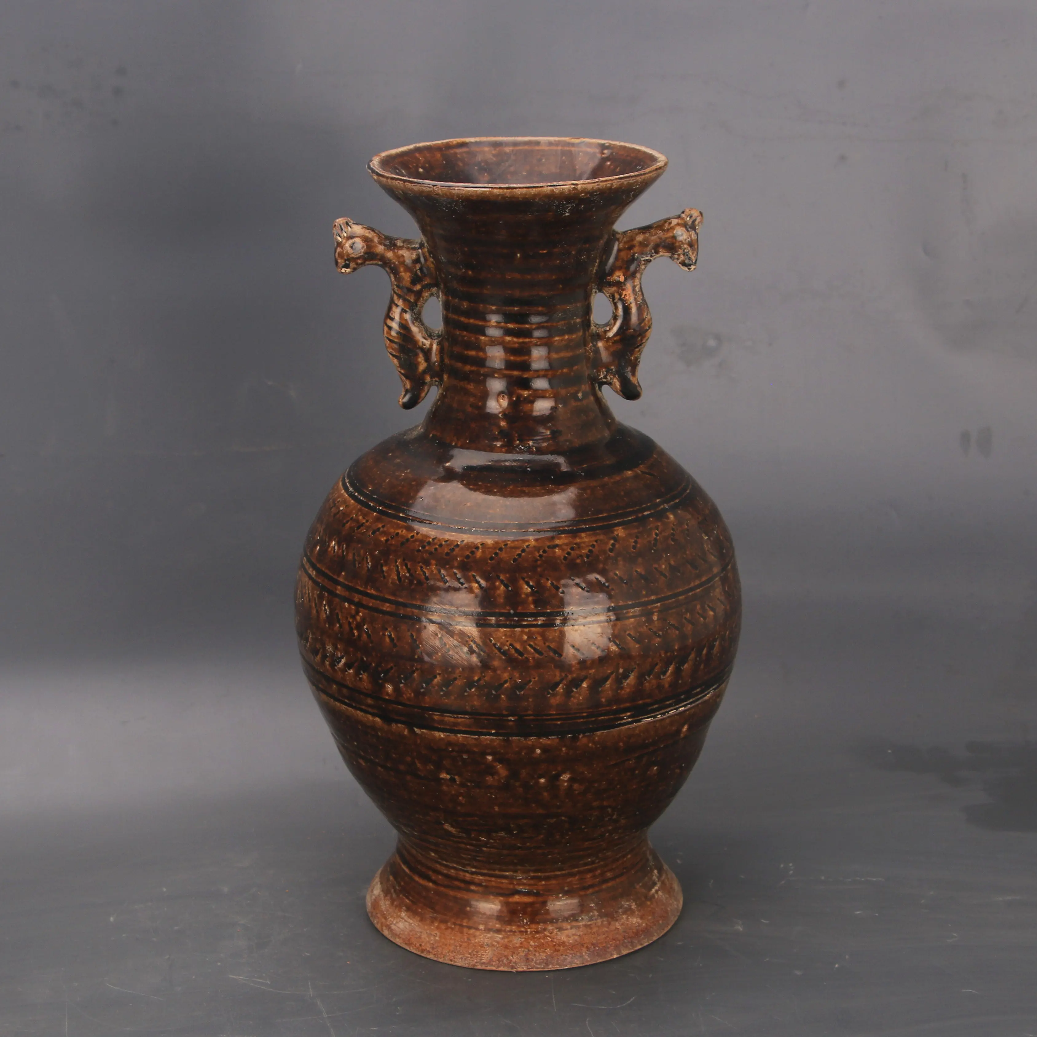 Antique Western Jin Yue Kiln Brown Glaze Beast Ear Zun Vase Jump Knife Texture Home Decor Living Room Collectible