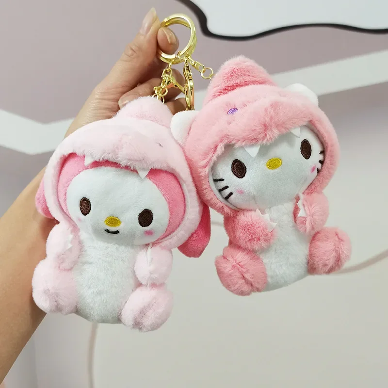 Chaveiro de Pelúcia Kawaii Sanrio, Hello Kitty Cinnamoroll Melodia Kuromi Pequeno Dinossauro Série Brinquedos, Mochila Decoração Presentes, 14cm