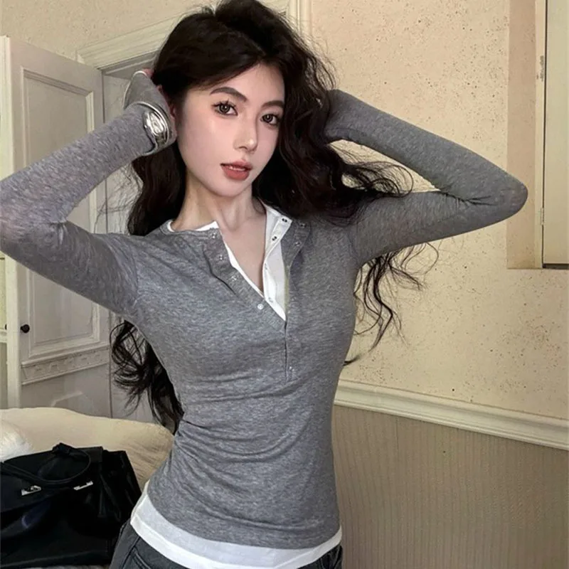 

Женская футболка из двух предметов Y2K, осенняя мода, футболки с v-образным вырезом на пуговицах, женские сексуальные облегающие контрастные топы с длинными рукавами