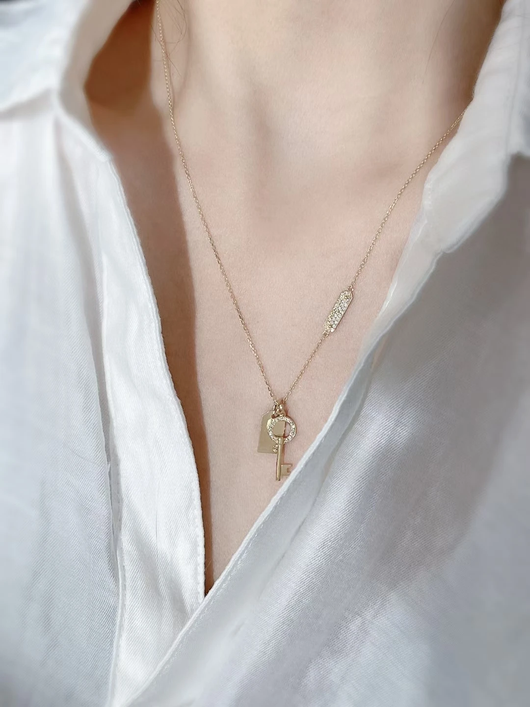 18K Gold Key Card Pendant Necklace Two-Tone Rose Gold Yellow Gold Minimalist Fashion Necklace For Women Valentine's Day Birthday Party Fine Jewelry Gift Factory Wholesale