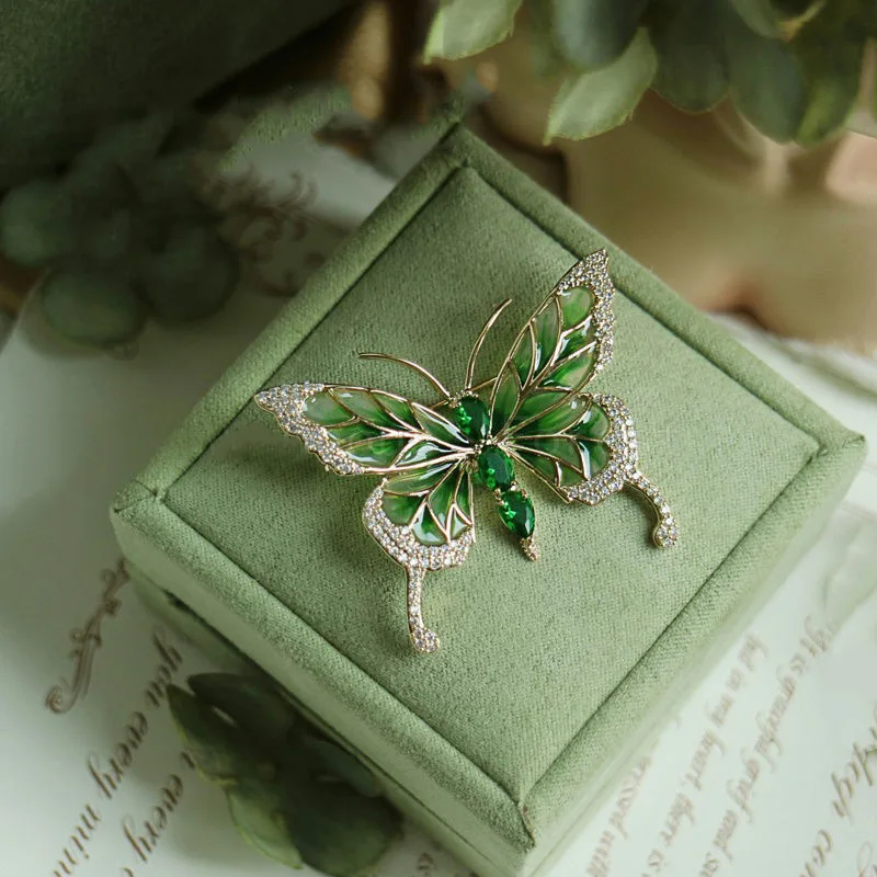 

Elegant Women Classic Enamel Butterfly Crystal Brooches Badges Vintage Middle Design Lady Wedding Banquet Dress Pins Accessories