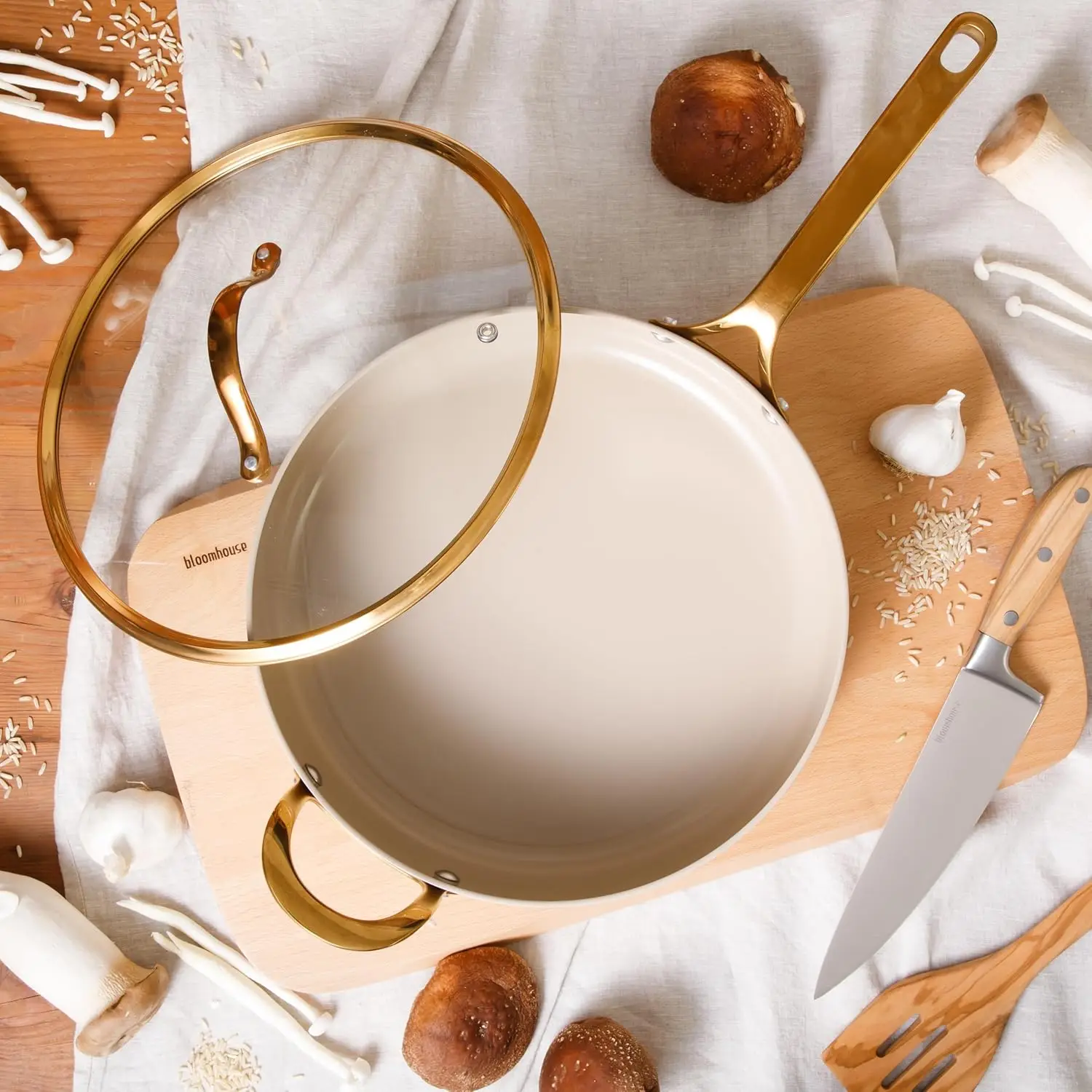 الأشياء المفضلة لدى أوبرا - 6 كيو تي من الألومنيوم عالي التحمل وخالي من مادة PFA من السيراميك غير اللاصق/مقلاة عميقة مع غطاء - آل