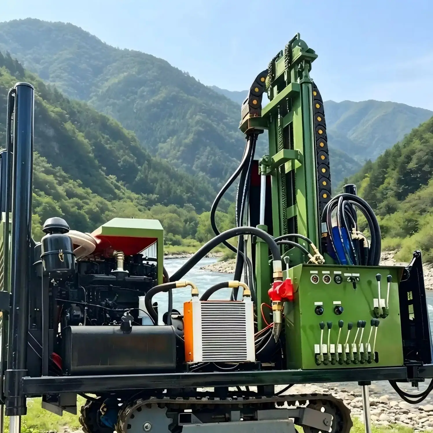 

Customized SM200 Farm Household Water Well Drilling Rig Crawler Diesel Drilling Machine with Optional Mud Pump & Air Compressor