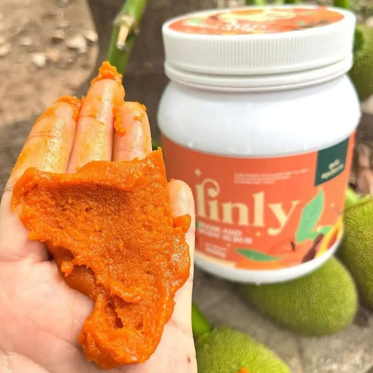 Linly Whitening skin scrub