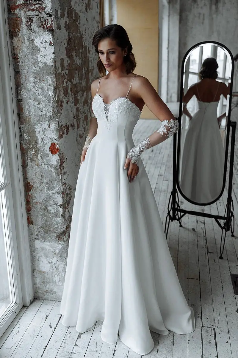 Customized Designer Simple Satin A Line Wedding Dresses With Spaghetti Straps Stylish Lace Appliqued Boho Beach Bridal Gowns