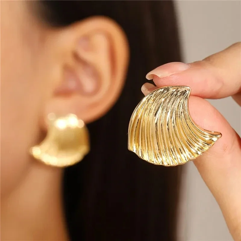 

2024 New Classic Vintage Metal Stud Earrings for Women Girls Minimalist Personality Korean Geometric Party Punk Earrings Jewelry