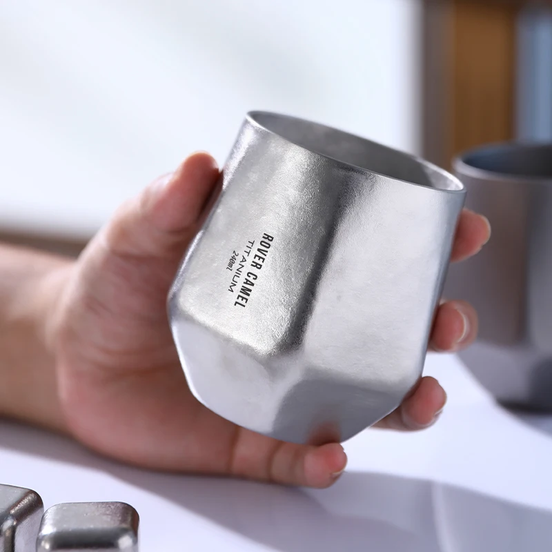 كوب ماء معزول للقهوة للاستخدام في النزهات والتخييم في الهواء الطلق مناسب للمشروبات الساخنة ومناسب للمشروبات الباردة